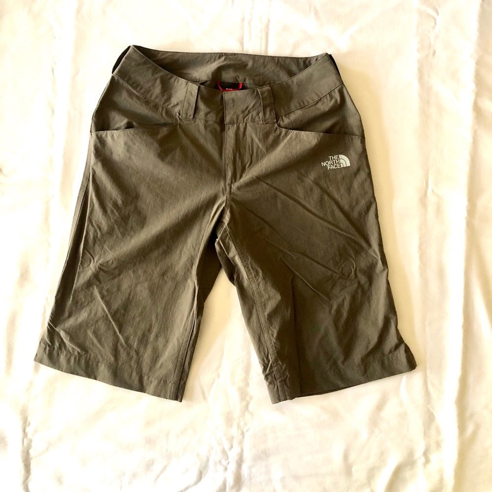 The North Face stretch olive green Bermuda shorts size 0